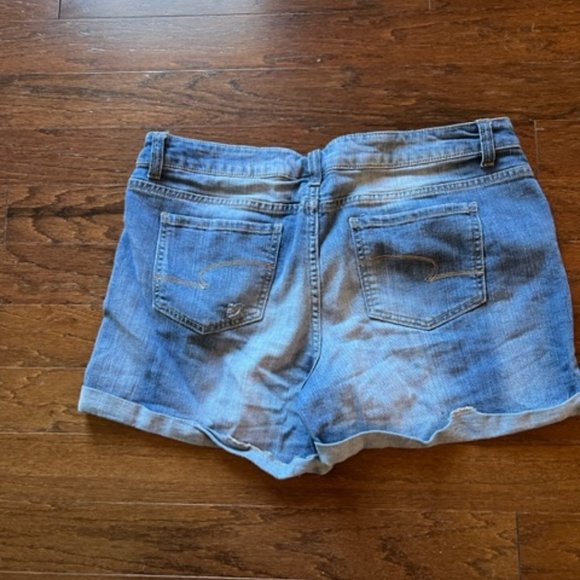 Time and Tru Denim Jean Short - Picture 2 of 2